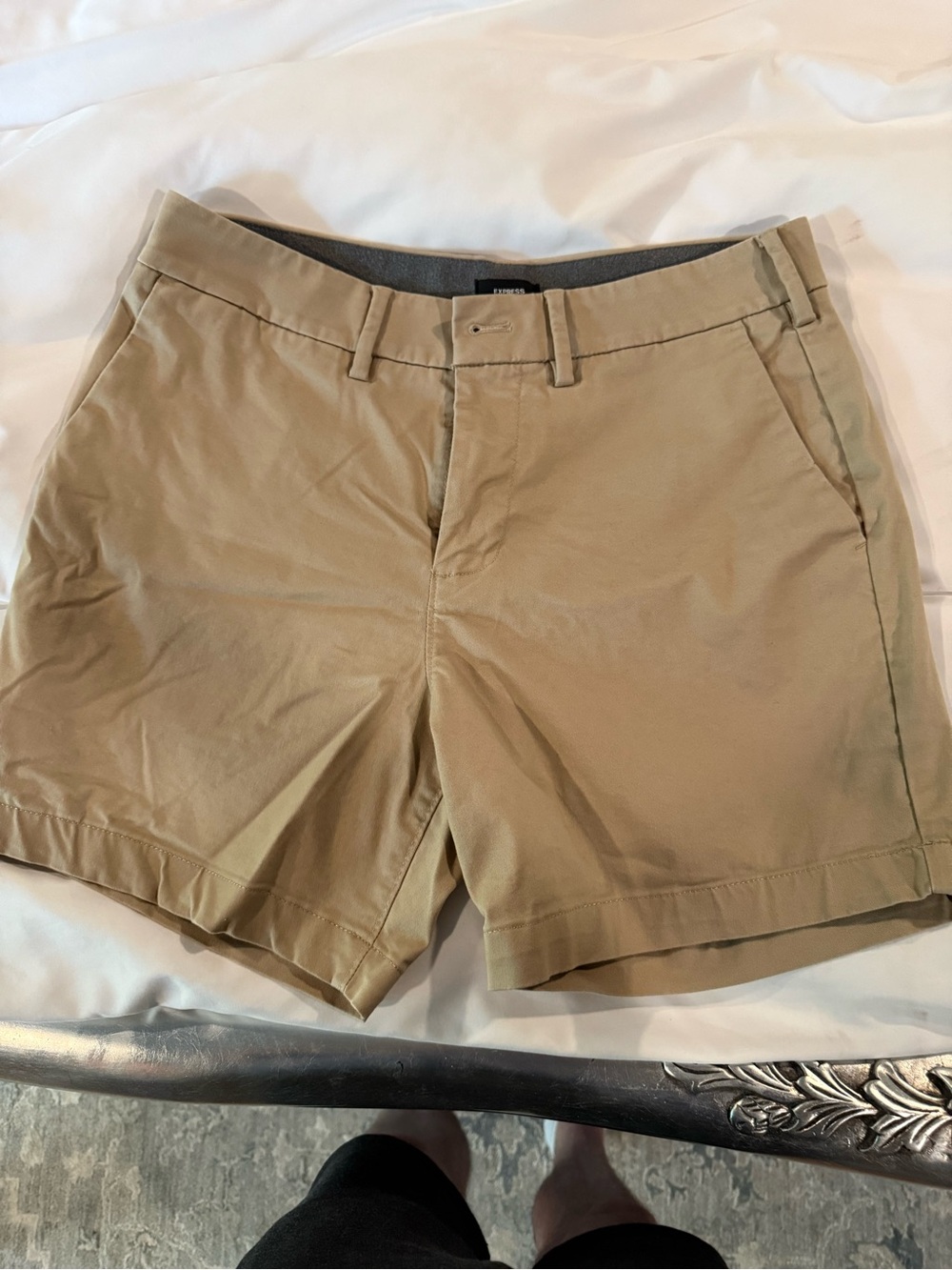 Express Men’s Khaki Chino Shorts 6” Inseam Tan Size 29